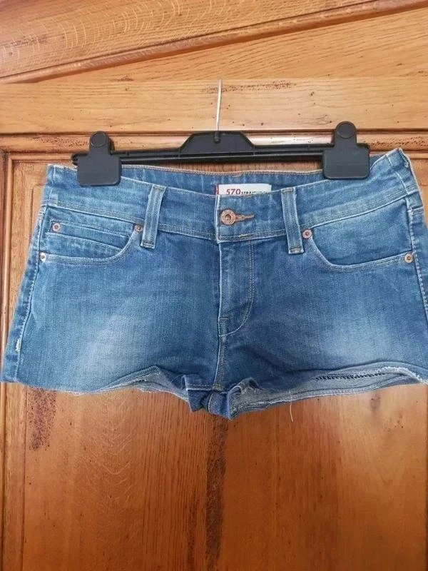Short jean Levi Strauss taille 38